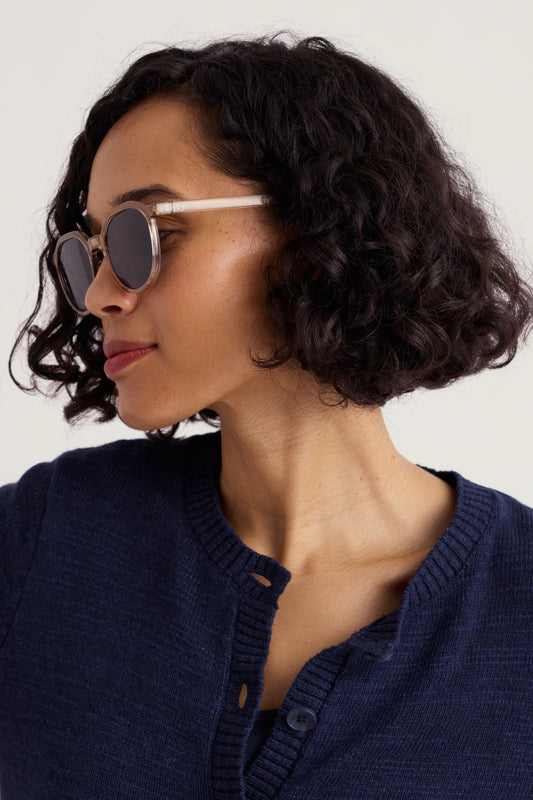 Lunettes de soleil vue jardin