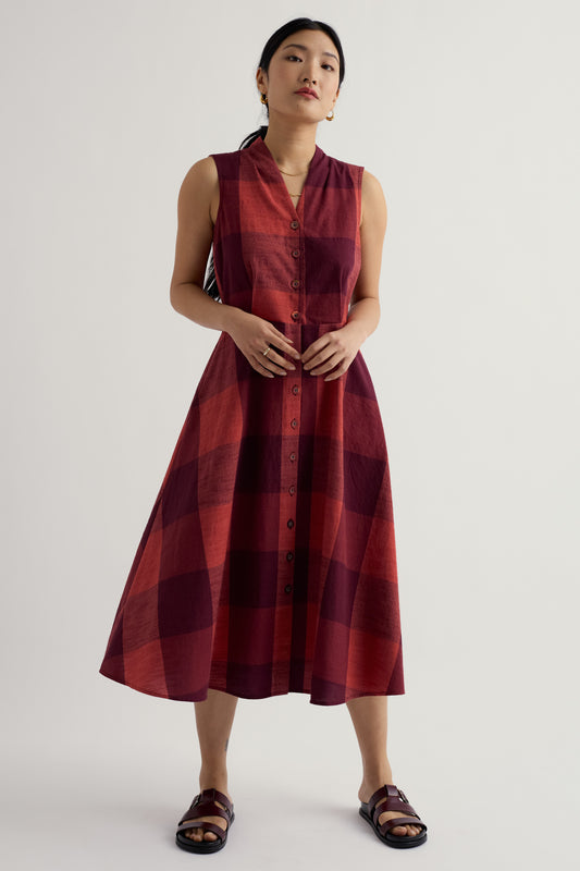 Robe sans manches en bois sculpté teint en fil